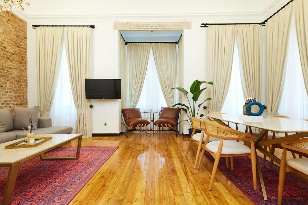 Private Building 8br @ Taksim Daire