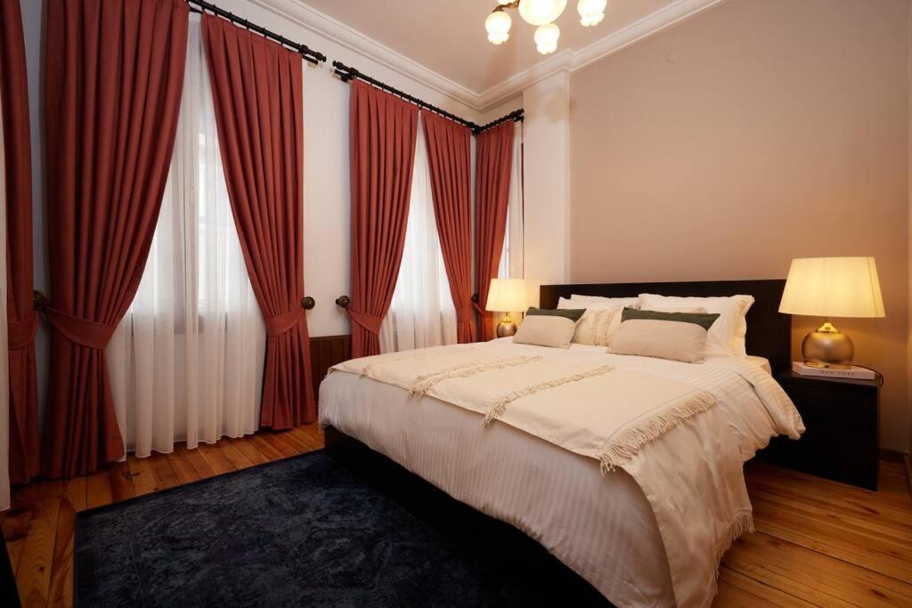 Private Building 8br @ Taksim * İstanbul