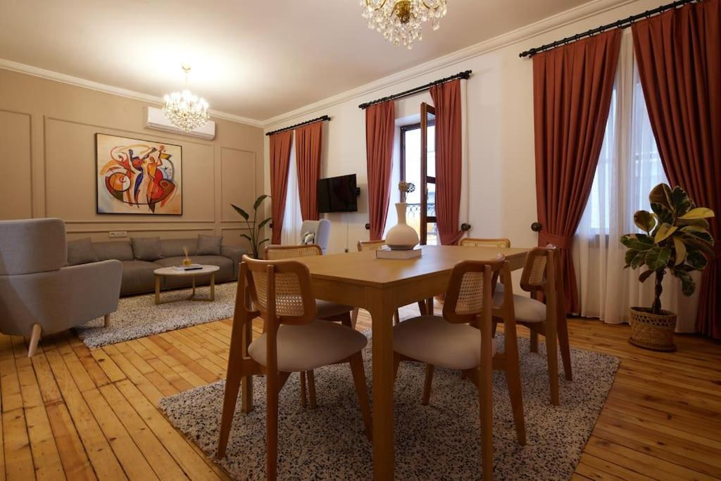 Private Building 8br @ Taksim Daire