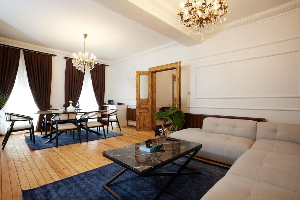 Private Building 8br @ Taksim