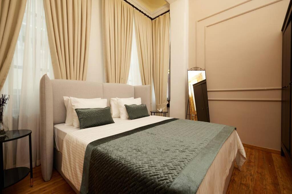 Daire Private Building 8br @ Taksim